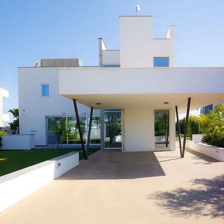 Beachfront Luxury Tranquility * איה נאפה