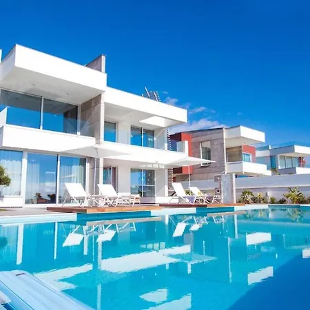 Beachfront Luxury Tranquility * איה נאפה