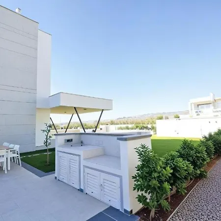Beachfront Luxury Tranquility וילה *
