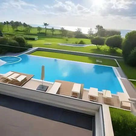 Beachfront Luxury Tranquility איה נאפה
