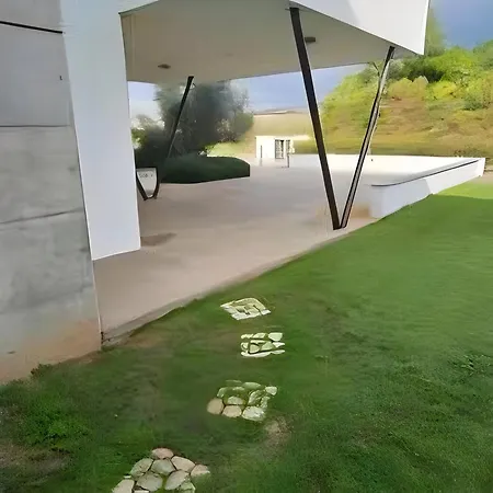 וילה Beachfront Luxury Tranquility *