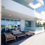 Villa Beachfront Luxury Tranquility