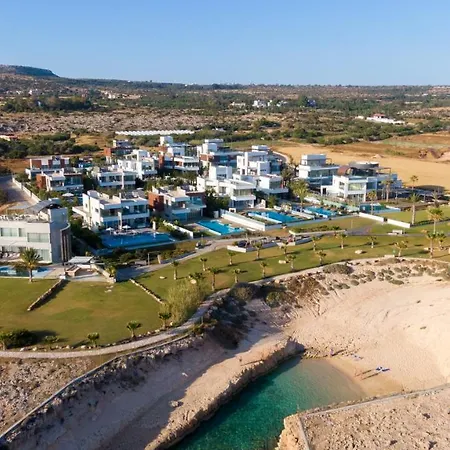 Beachfront Luxury Tranquility איה נאפה