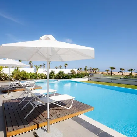 Beachfront Luxury Tranquility *