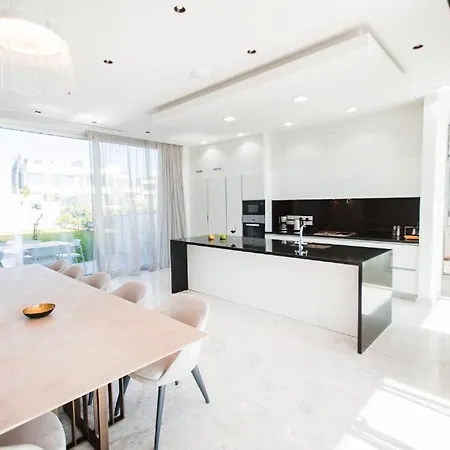 Villa Beachfront Luxury Tranquility