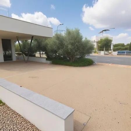 Beachfront Luxury Tranquility איה נאפה