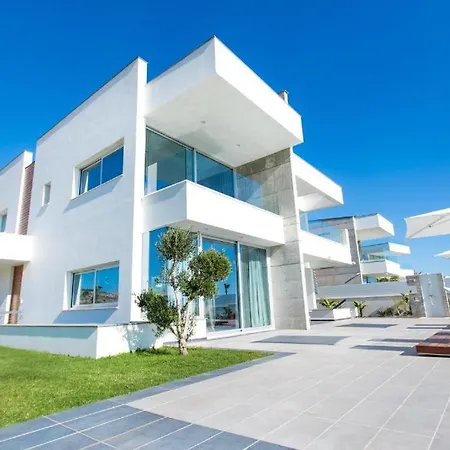 Beachfront Luxury Tranquility