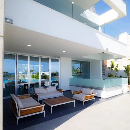 Villa Beachfront Luxury Tranquility