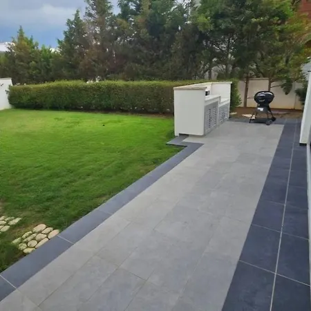 Beachfront Luxury Tranquility איה נאפה