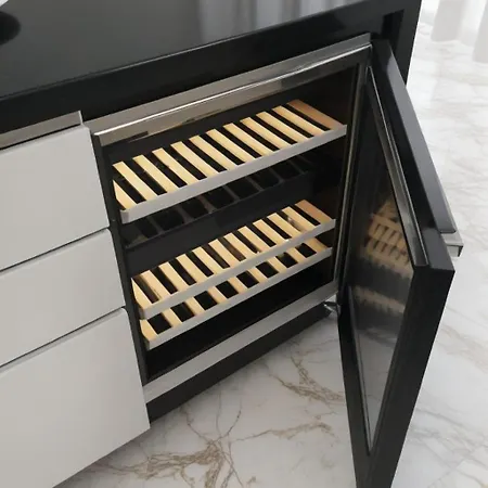 Beachfront Luxury Tranquility איה נאפה