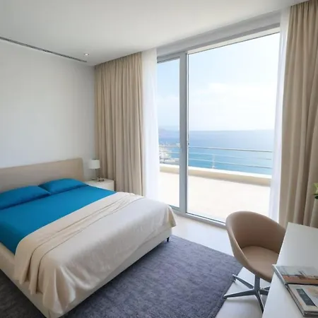 Beachfront Luxury Tranquility *