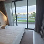 Villa Beachfront Luxury Tranquility *