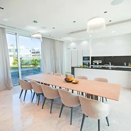 Beachfront Luxury Tranquility *