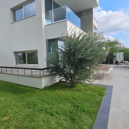 Beachfront Luxury Tranquility *