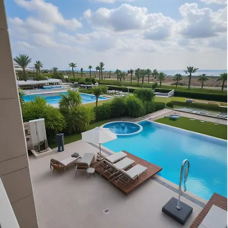 Beachfront Luxury Tranquility * איה נאפה