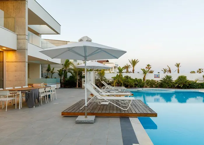 Villa Beachfront Luxury Tranquility *