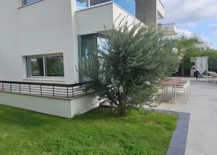 Beachfront Luxury Tranquility *