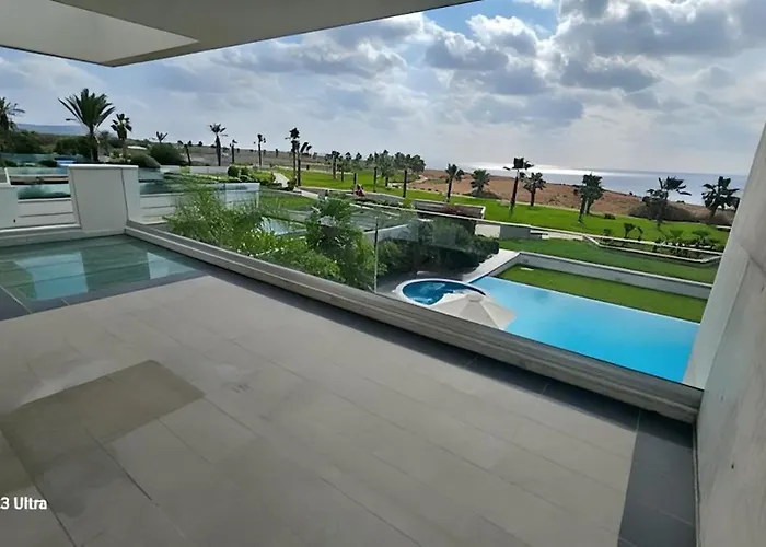 Villa Beachfront Luxury Tranquility