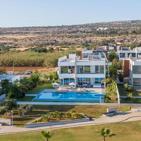 Beachfront Luxury Tranquility *