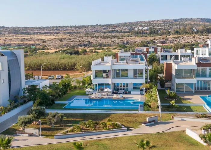 Beachfront Luxury Tranquility *